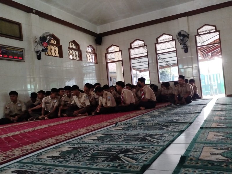 Pembiasaan Rutin SMA JAY Jadikan Siswa-Siswi Religius